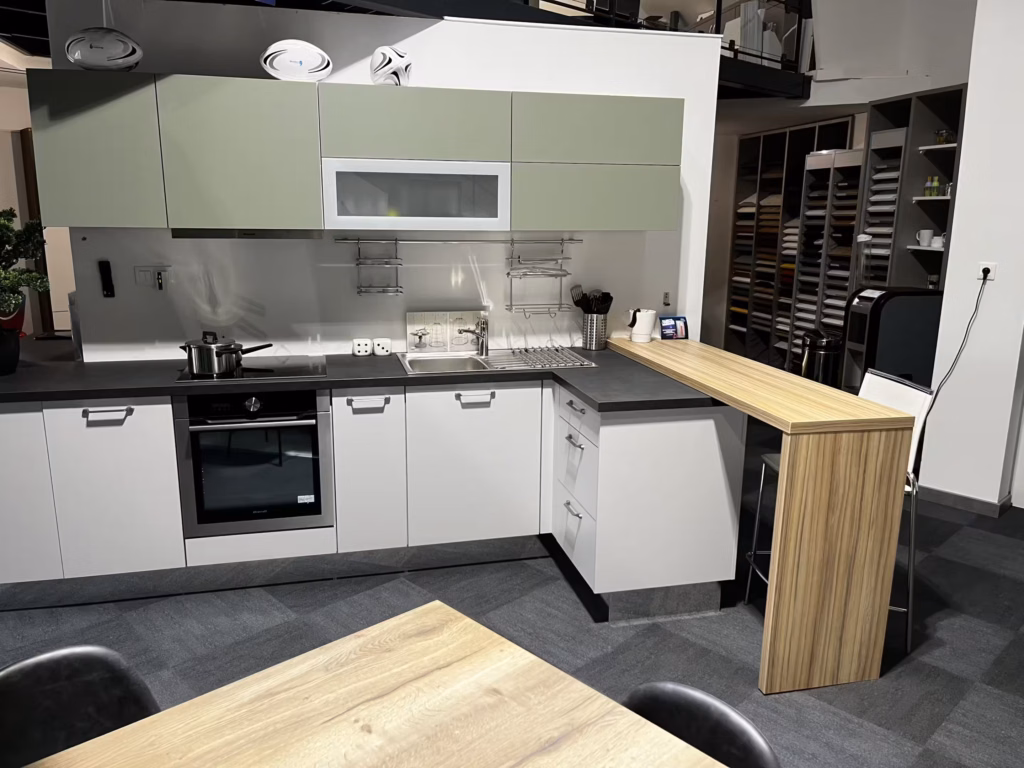 Cuisine exposée au showroom Montfort